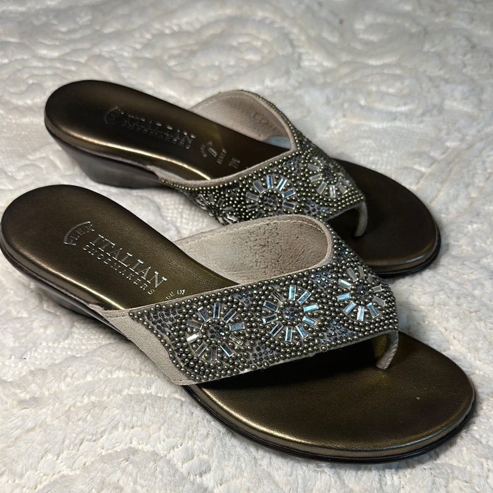 Italian shoemakers Beaded Sandals flex insole sz 7 M